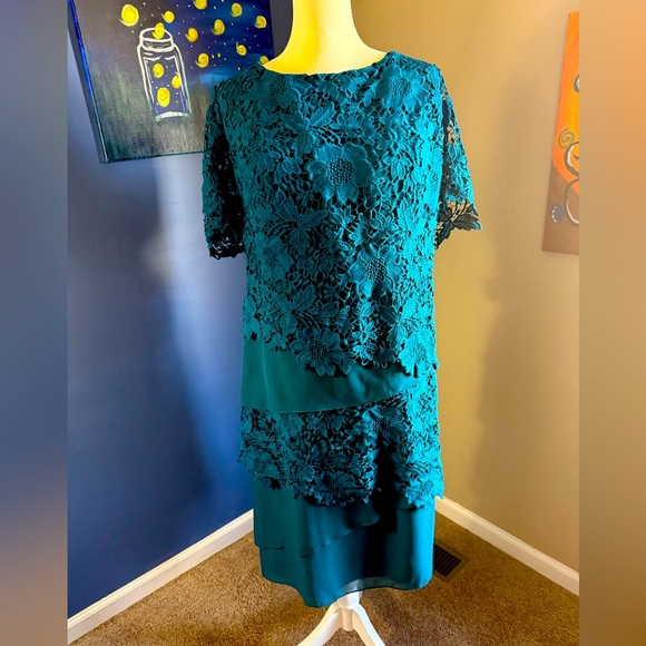 Lace and chiffon tiered dress with chiffon coverlet
Teal size 22W - Picture 2 of 2